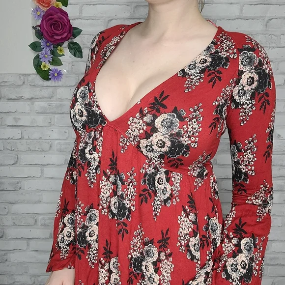 Free People Red Floral Boho Stretchy Speak Easy Tunic Top - Picture 4 of 14